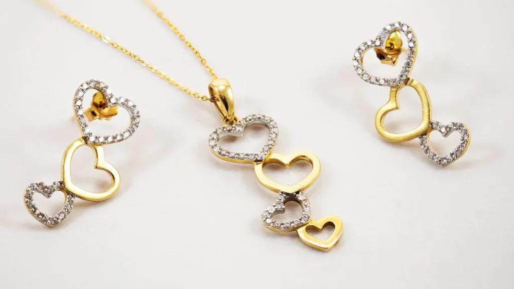 modern gold jewellery set of necklace and earrings